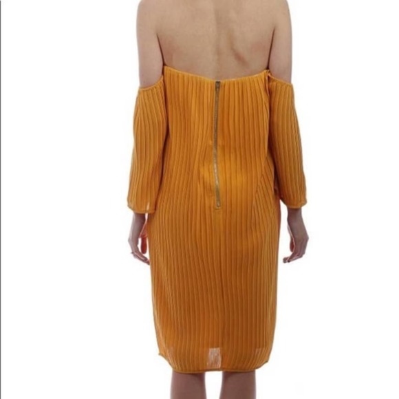 Elliatt Revolve Marigold Dress off shoulder long sleeve pleated dress Large - Picture 5 of 5
